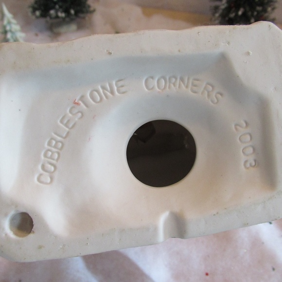 Vintage Cobblestone Corners 2003 Christmas Village Train Station - Picture 6 of 6